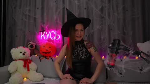 Snapshot of ritakycb chatting on 10.28.25 Rita online show from 10.28.25