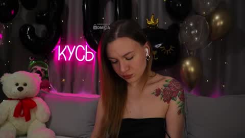 Snapshot of ritakycb chatting on 11.30.25 Rita online show from 11.30.25