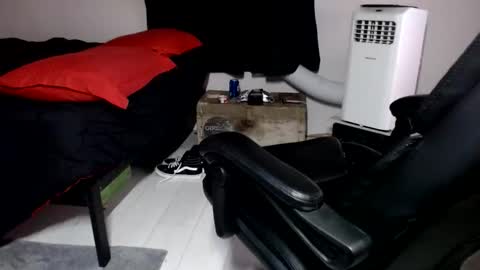 Snapshot of rkh678073 chatting on 12.17.25 rkh678073 online show from 12.17.25