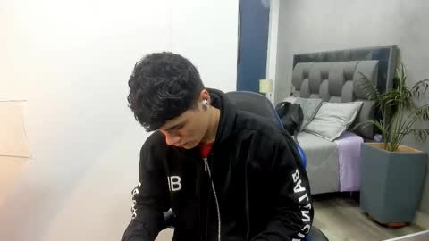 Roan Birkin online show from 10.12.25