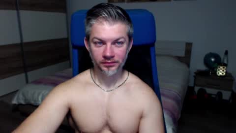 Snapshot of robbyshawz chatting on 02.05.25 robbyshawz online show from 02.05.25
