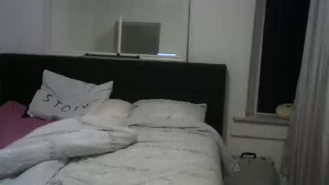 Snapshot of rober10000 chatting on 11.09.25 rober10000 online show from 11.09.25