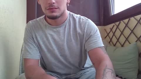Snapshot of roberto_twink1 chatting on 10.26.25 Roberto online show from 10.26.25
