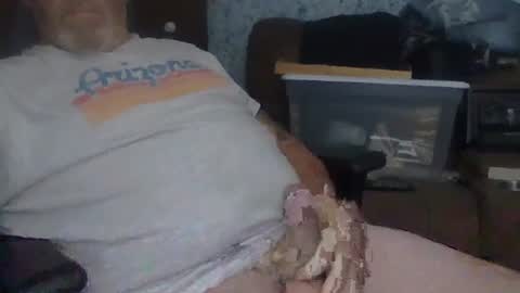 Snapshot of robglide chatting on 10.04.25 robglide online show from 10.04.25