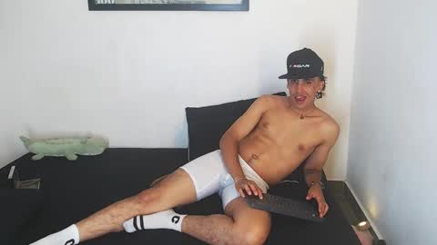 Snapshot of robisson_zack chatting on 11.11.25 Robisson Zack online show from 11.11.25