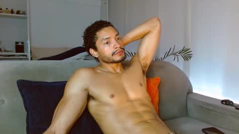 Snapshot of roby_millerr chatting on 03.04.25 roby_millerr online show from 03.04.25