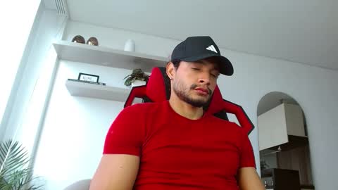 Snapshot of roby_millerr chatting on 10.11.25 roby_millerr online show from 10.11.25