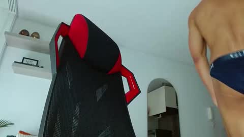 Snapshot of roby_millerr chatting on 10.21.25 roby_millerr online show from 10.21.25