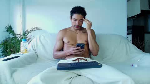 Snapshot of roby_millerr chatting on 11.01.25 roby_millerr online show from 11.01.25