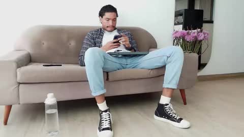 Snapshot of roby_millerr chatting on 11.18.25 roby_millerr online show from 11.18.25