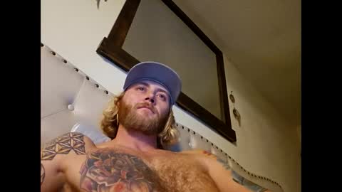 Snapshot of rockhardsurfers chatting on 12.31.24 rockhardsurfers online show from 12.31.24