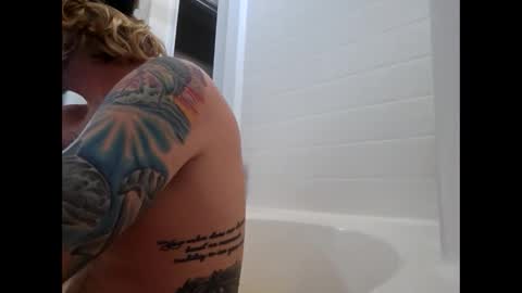 Snapshot of rockhardsurfers chatting on 01.01.25 rockhardsurfers online show from 01.01.25