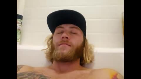 Snapshot of rockhardsurfers chatting on 01.29.25 rockhardsurfers online show from 01.29.25