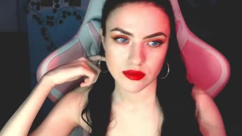 Sophie  online show from 01.04.25