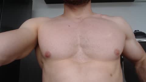 Snapshot of rocky_muscle chatting on 11.19.25 rocky muscle online show from 11.19.25