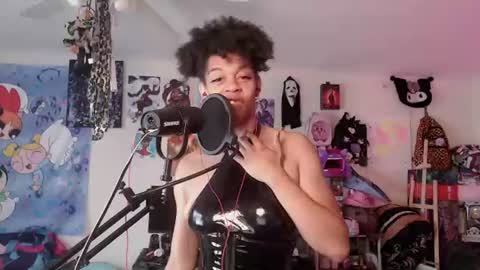 Roellii  Pinky online show from 06.17.26