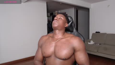 Snapshot of rogger_physique chatting on 01.29.25 Rogger online show from 01.29.25