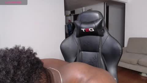 Snapshot of rogger_physique chatting on 02.06.25 Rogger online show from 02.06.25