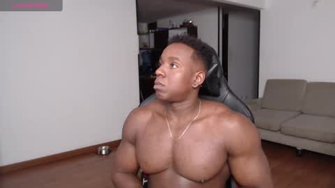 Snapshot of rogger_physique chatting on 02.12.25 Rogger online show from 02.12.25