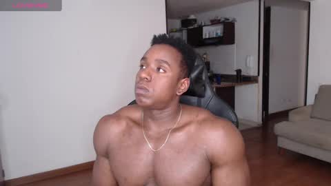 Snapshot of rogger_physique chatting on 03.02.25 Rogger online show from 03.02.25