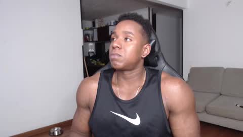 Snapshot of rogger_physique chatting on 03.11.25 Rogger online show from 03.11.25