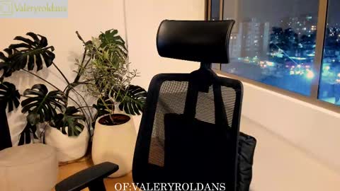 Valery Roldans online show from 02.20.25