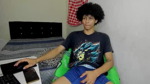 Snapshot of rolling_05 chatting on 11.01.25 rolling_05 online show from 11.01.25