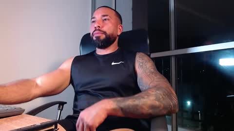 Snapshot of roman_muscle_ chatting on 01.29.25 Roman online show from 01.29.25