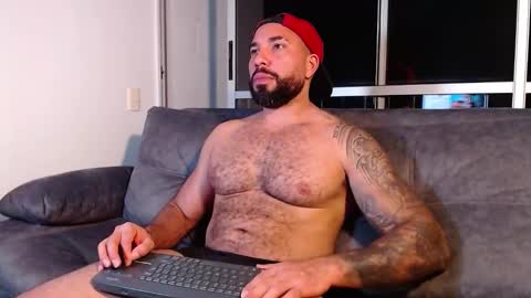 Snapshot of roman_muscle_ chatting on 02.01.25 Roman online show from 02.01.25