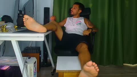 Snapshot of romaniamaster1 chatting on 06.25.26 romaniamaster1 online show from 06.25.26