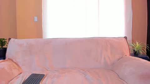 Is A Belle online show from 01.28.25