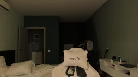 Snapshot of romeo_mercy chatting on 02.10.25 Romeo online show from 02.10.25