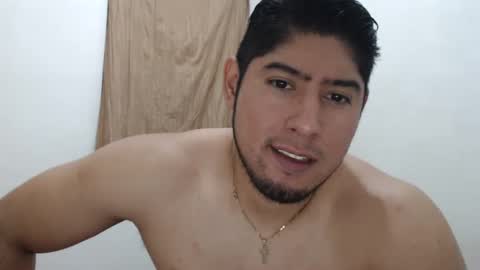 Snapshot of romeo_myroom chatting on 12.01.24 Romeos Room online show from 12.01.24