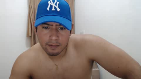 Snapshot of romeo_myroom chatting on 01.26.25 Romeos Room online show from 01.26.25