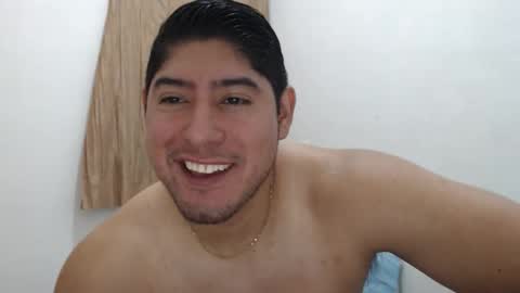 Snapshot of romeo_myroom chatting on 10.19.25 Romeos Room online show from 10.19.25