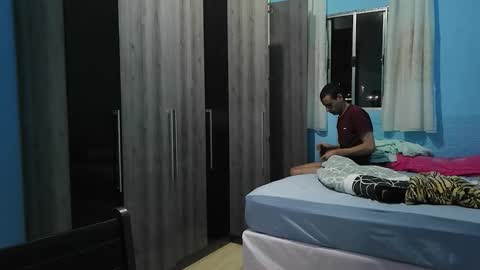 Snapshot of ronnispoto chatting on 12.18.25 ronny online show from 12.18.25