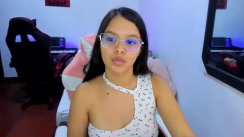 Snapshot of room_kitty chatting on 11.24.25 MIA AND PAUL online show from 11.24.25