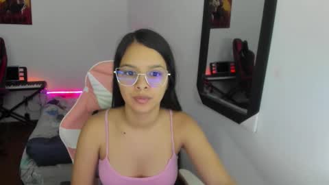 Snapshot of room_kitty chatting on 12.14.25 MIA AND PAUL online show from 12.14.25