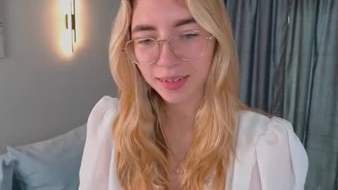 Snapshot of rosa_jones_ chatting on 10.14.25 Emma online show from 10.14.25