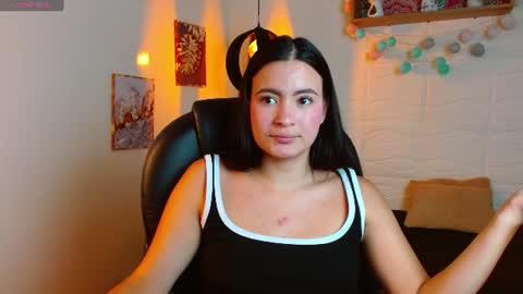 Snapshot of rosaliea chatting on 06.17.26 R O S A L I A online show from 06.17.26