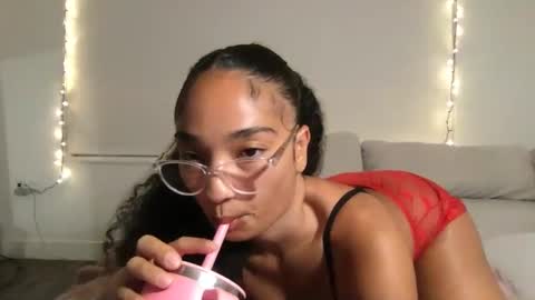 Snapshot of rosalinatoosexy chatting on 10.03.25 Rosalina online show from 10.03.25