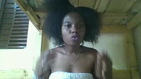 Snapshot of rosalinda933 chatting on 03.02.26 Rosalinda online show from 03.02.26