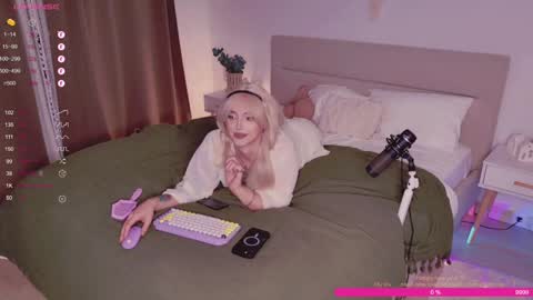 Snapshot of rose_monarch chatting on 12.26.24 Rose    online show from 12.26.24