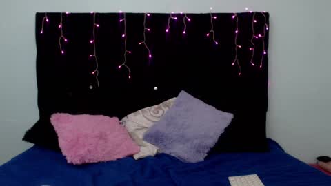 Snapshot of rose_smiley1 chatting on 03.12.25 Rose online show from 03.12.25