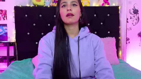 Snapshot of rose_smiley1 chatting on 11.07.25 Rose online show from 11.07.25