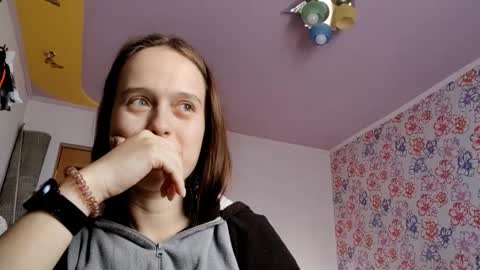 Snapshot of roseannehensle chatting on 12.05.25 Sophie online show from 12.05.25