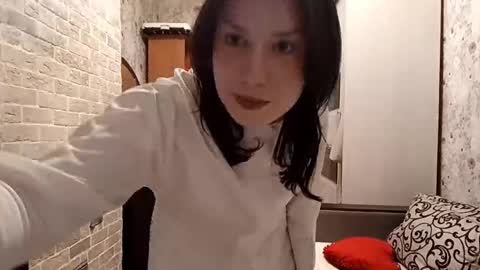 Snapshot of roseannethielen chatting on 12.19.25 Stasy online show from 12.19.25