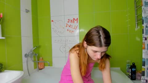 Snapshot of roseblanche2k chatting on 03.06.25 Florin online show from 03.06.25