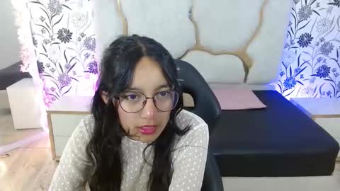 Snapshot of rosee_tay1 chatting on 12.15.25 rosee_tay1 online show from 12.15.25