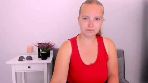 Snapshot of rosehypnotic chatting on 07.17.26 Rose online show from 07.17.26